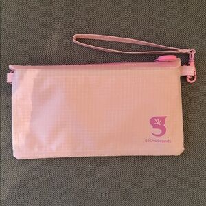 Geckobrand Wristlet